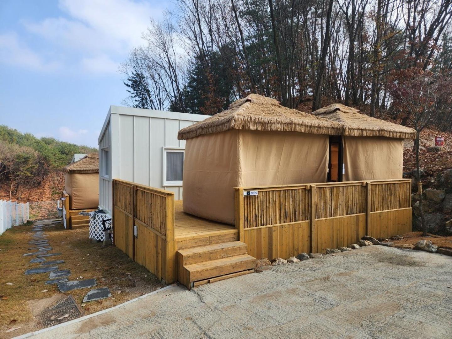 Готель Chuncheon Weolsongli Camp Номер фото